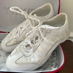 Nfinity cheer shoes with case